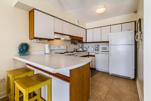 Condo, 1 Bedroom, Kitchen, Ocean View | Private kitchen | Full-size fridge, microwave, oven, stovetop - Emerald Skye by Luxury Gulf Rentals (Orange Beach)