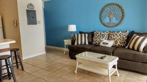 Condo, 1 habitación, cocina | Sala de estar | Televisión