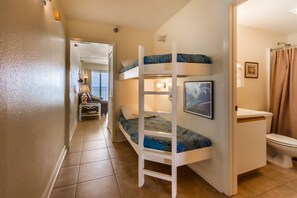 Apartment, 1 Schlafzimmer, Küche, Meerblick | 1 Schlafzimmer, individuell dekoriert, individuell eingerichtet