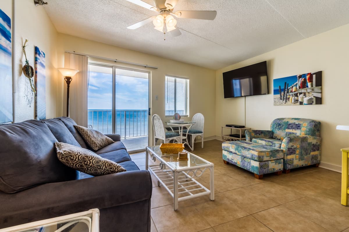 Condo, 1 Bedroom, Kitchen, Ocean View | Living room | TV