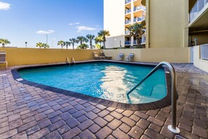 Outdoor pool - Emerald Skye by Luxury Gulf Rentals (Orange Beach)