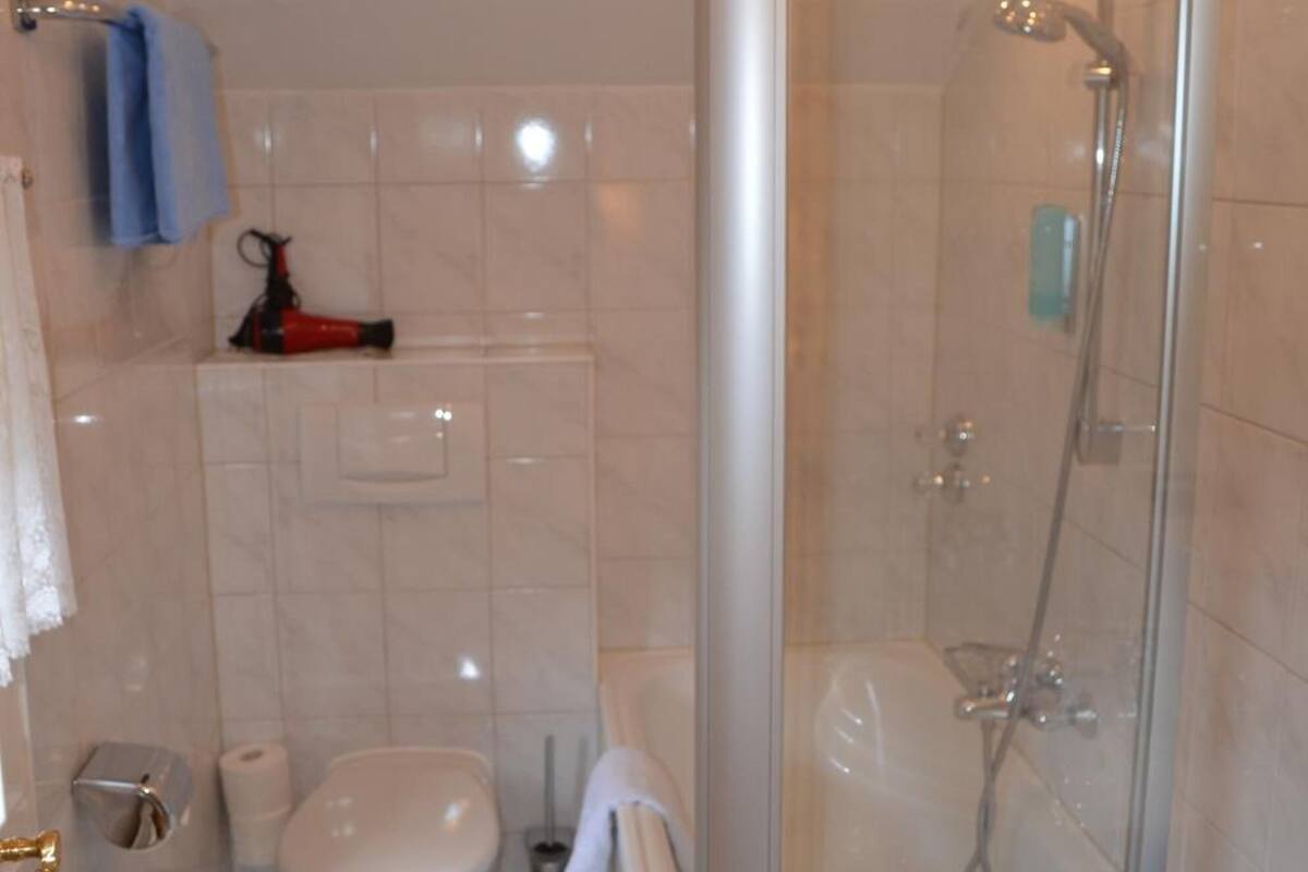 shower, free toiletries, hair dryer, towels