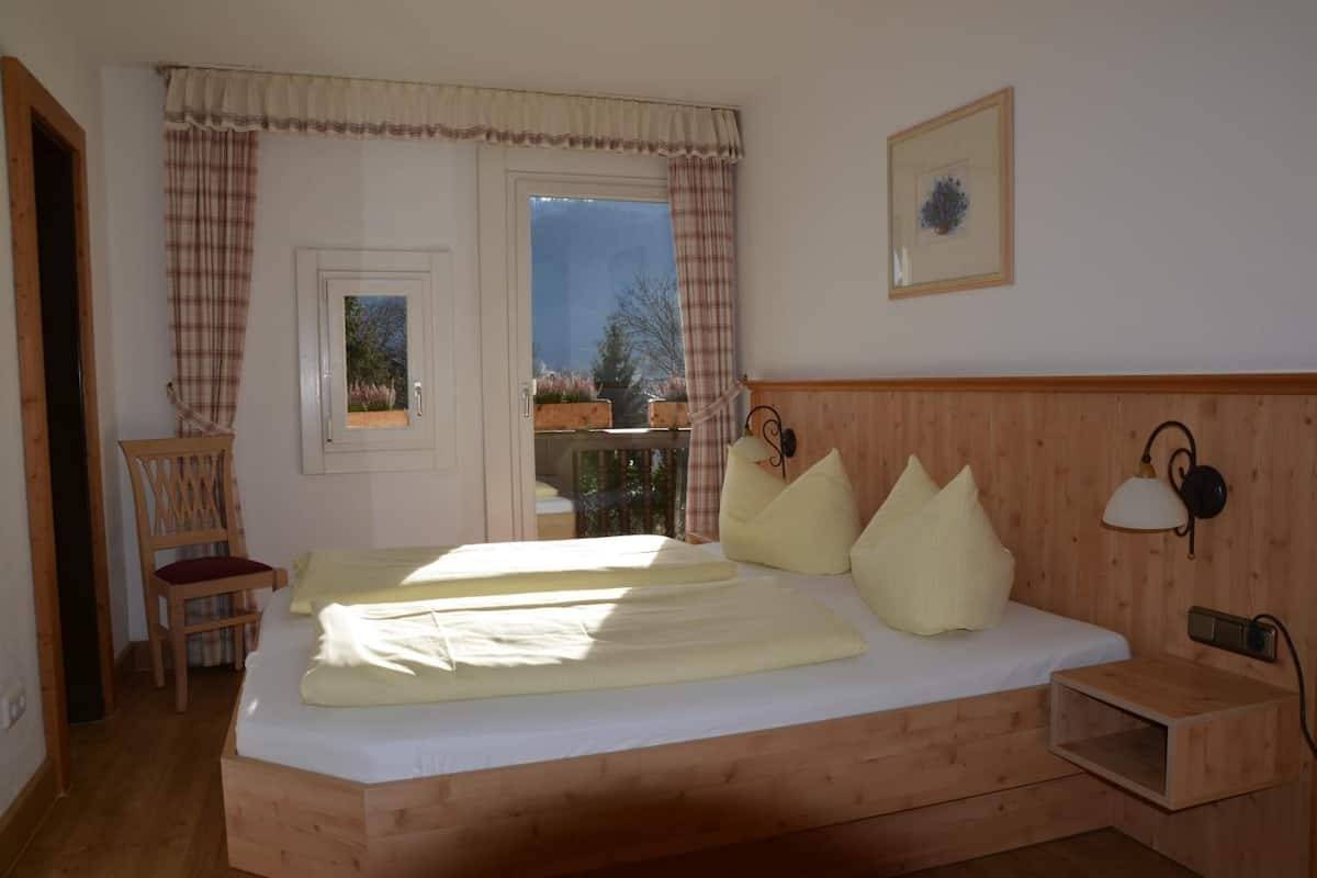 in-room safe, desk, free wifi, bed sheets