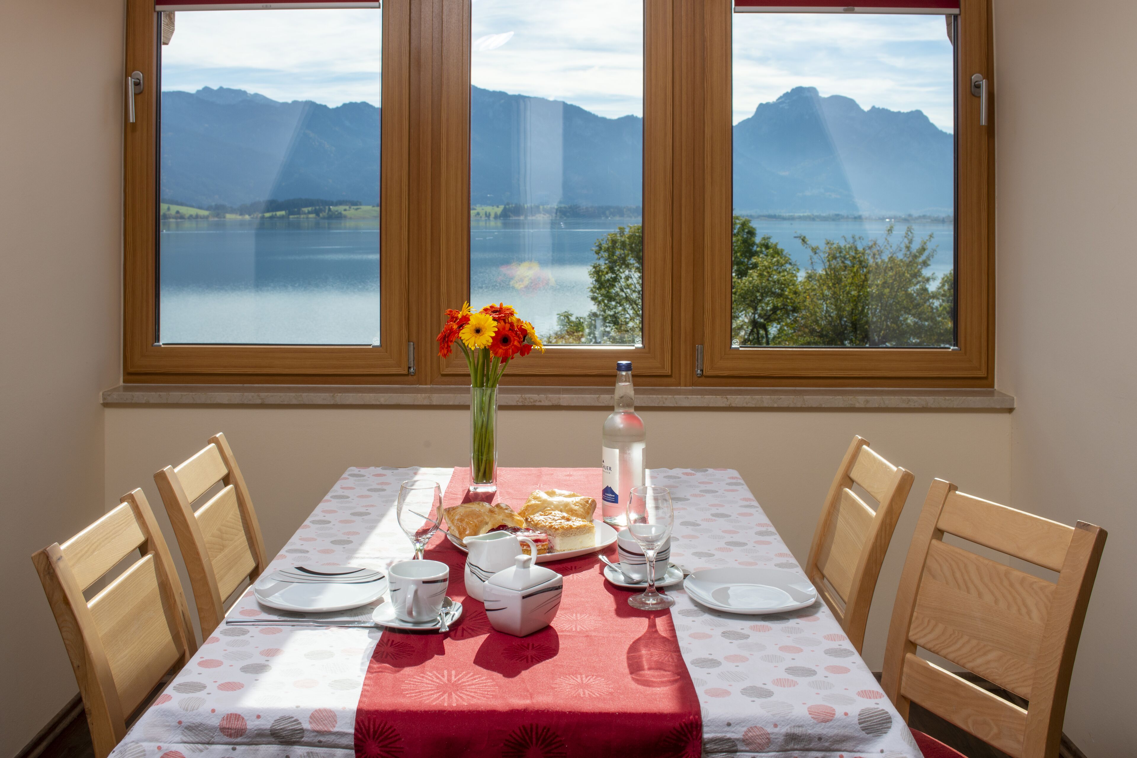 junior suite | in-room safe, rollaway beds, free wifi, bed sheets