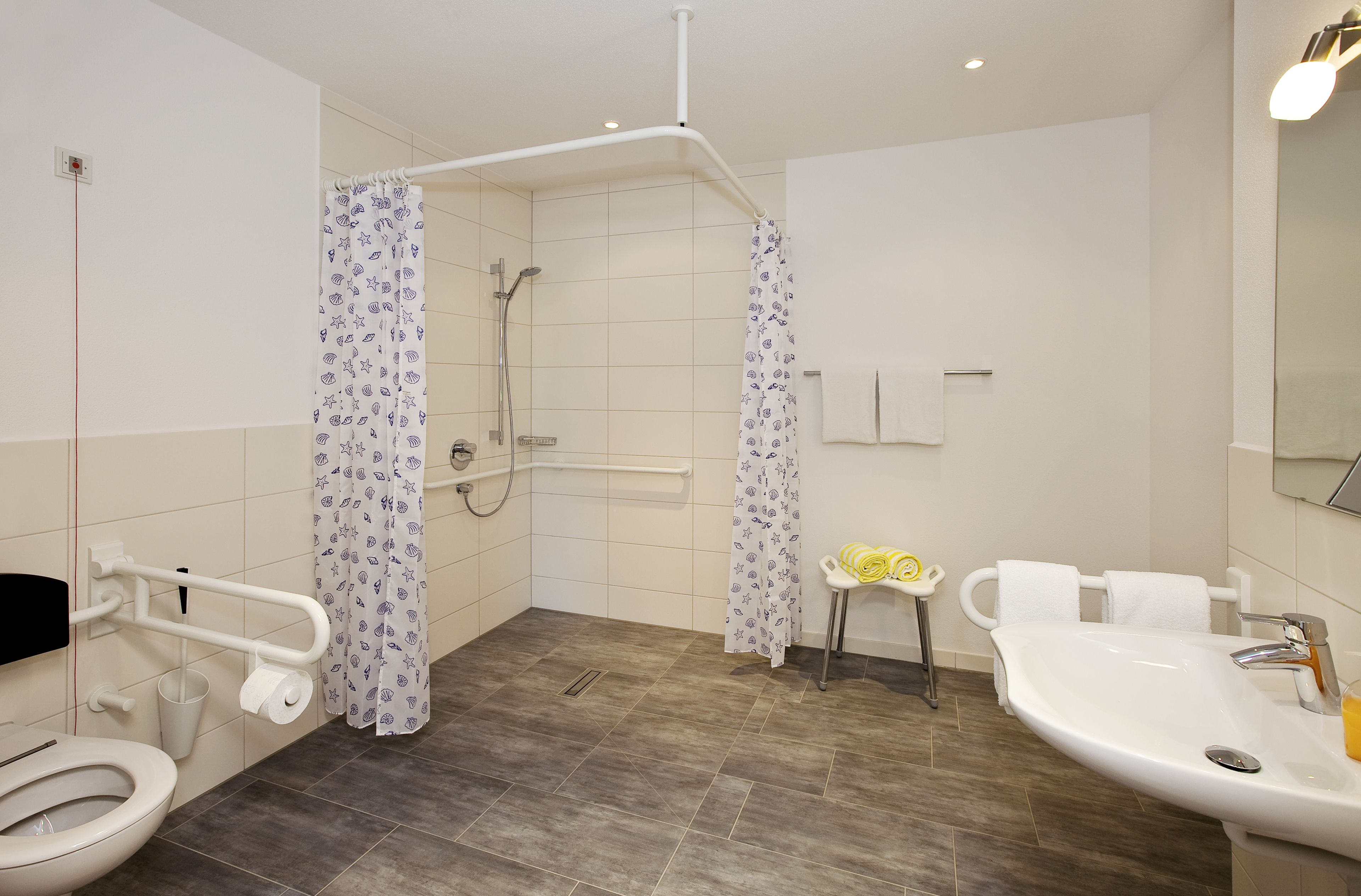 deluxe apartment, 2 bedrooms, lake view | bathroom shower