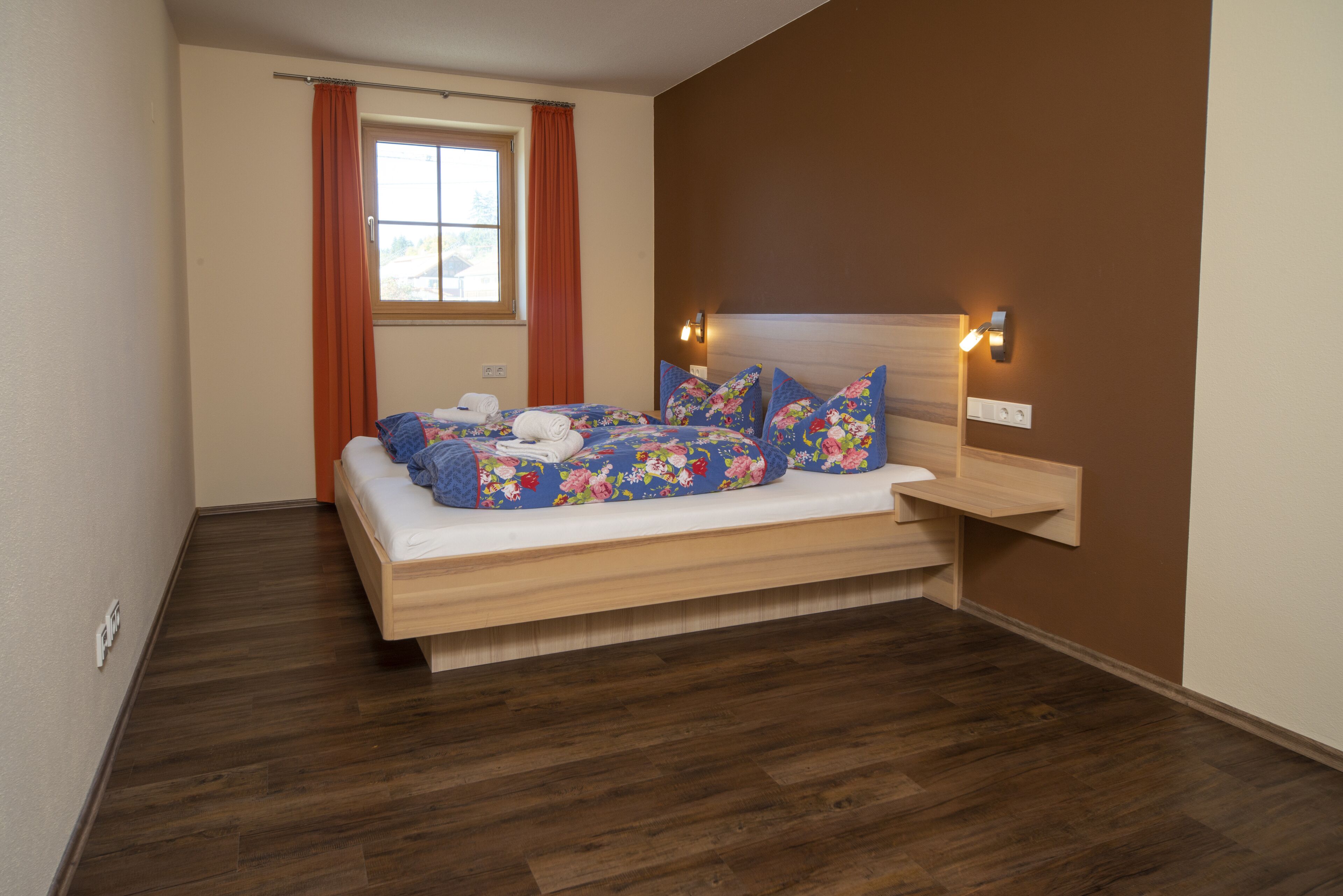 deluxe apartment, 2 bedrooms, lake view | in-room safe, rollaway beds, free wifi, bed sheets