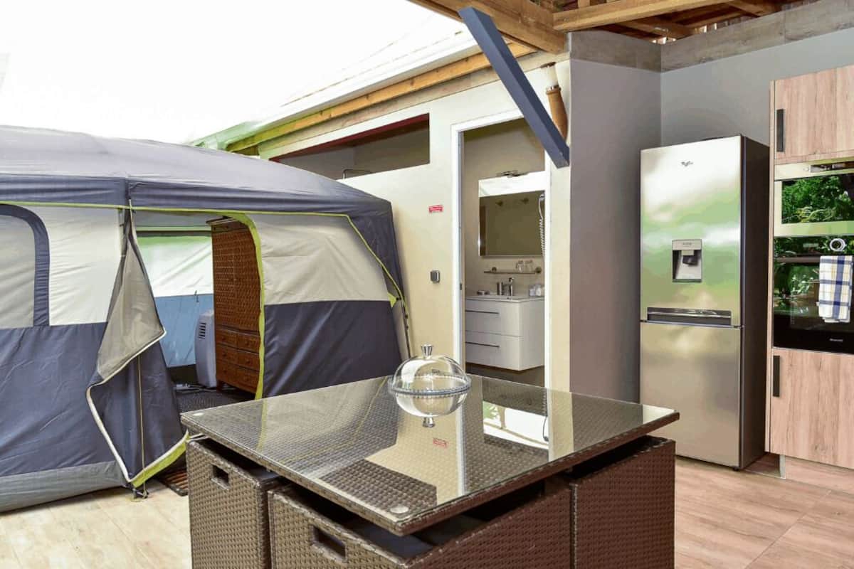 Tente Supérieure (Jacquier), 1 grand lit, terrasse, côté jardin | 高級寝具、セーフティボックス (室内)、ノートパソコン用作業スペース、遮光カーテン