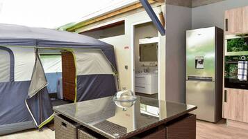 Tente Supérieure (Jacquier), 1 grand lit, terrasse, côté jardin | 1 dormitorio, ropa de cama de alta calidad, caja fuerte