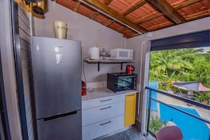 Suite, Ensuite, Pool View (Mini Suite Pamplemousse) | Shared kitchen