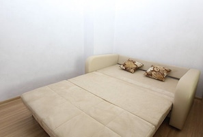Premium bedding, iron/ironing board, cots/infant beds, rollaway beds