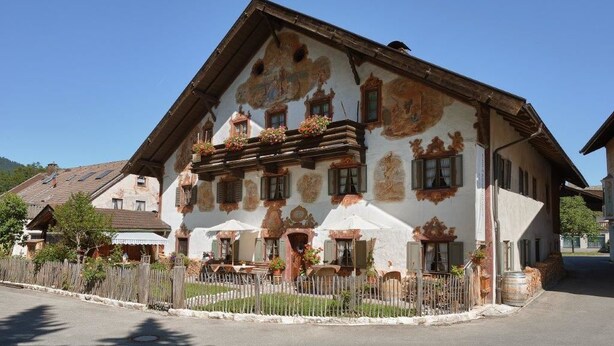 Unclassified image, 1 of 9, button - Zum Kirchenbauer (Oberammergau)