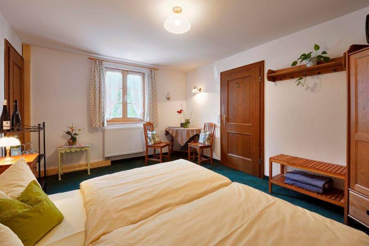 Desk, WiFi (free), bed sheets