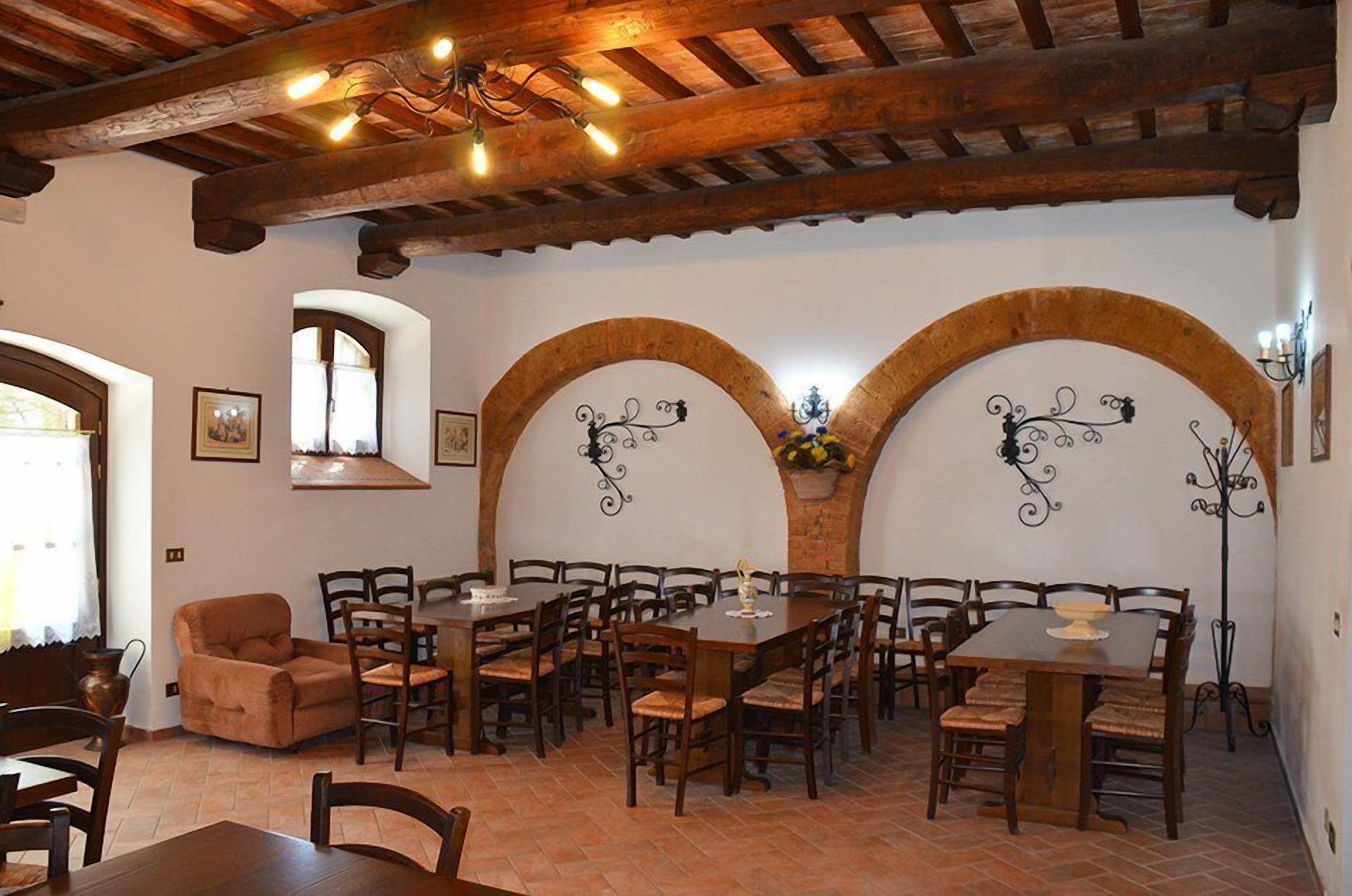 Daily continental breakfast (EUR 15 per person)