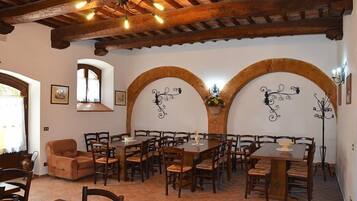 Daily continental breakfast (EUR 15 per person)