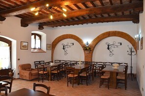 Kontinental morgenmad hver dag (15 EUR pr. person)