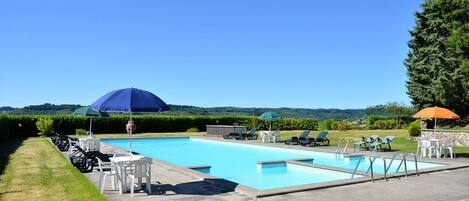 حمّام سباحة خارجي موسمي