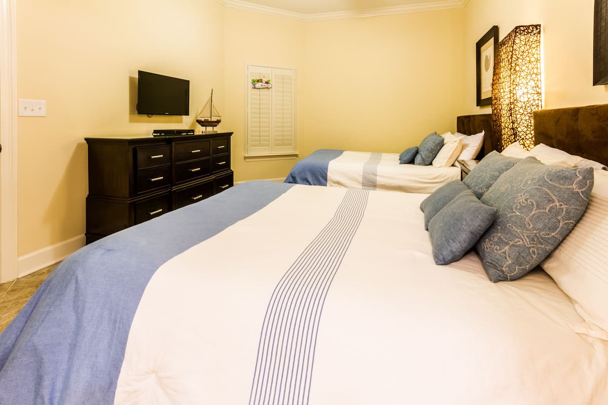 3 Bedroom Condo #2315 | 3 habitaciones, decoración personalizada y muebles diferentes