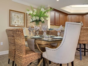 In-room dining - Phoenix West II by Luxury Gulf Rentals (Orange Beach)