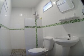Standard Room | Bathroom | Shower, free toiletries, towels - Maerim Whale Park Resort (Mae Rim)