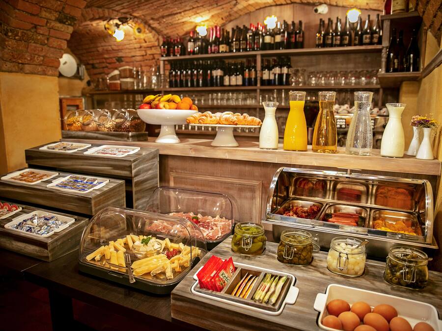Frokostbuffé hver dag (EUR 12 per person)