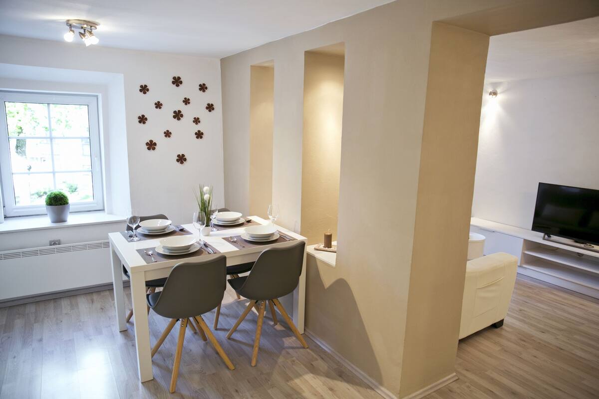 Comfort-Apartment (4) | 1 Schlafzimmer, hochwertige Bettwaren, Minibar, Schreibtisch