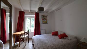 Chambre Double Classique (Basque) | Décoration personnalisée, ameublement personnalisé, bureau