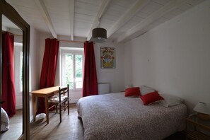Classic Double Room (Basque) | 1 bedroom, individually decorated, individually furnished, desk