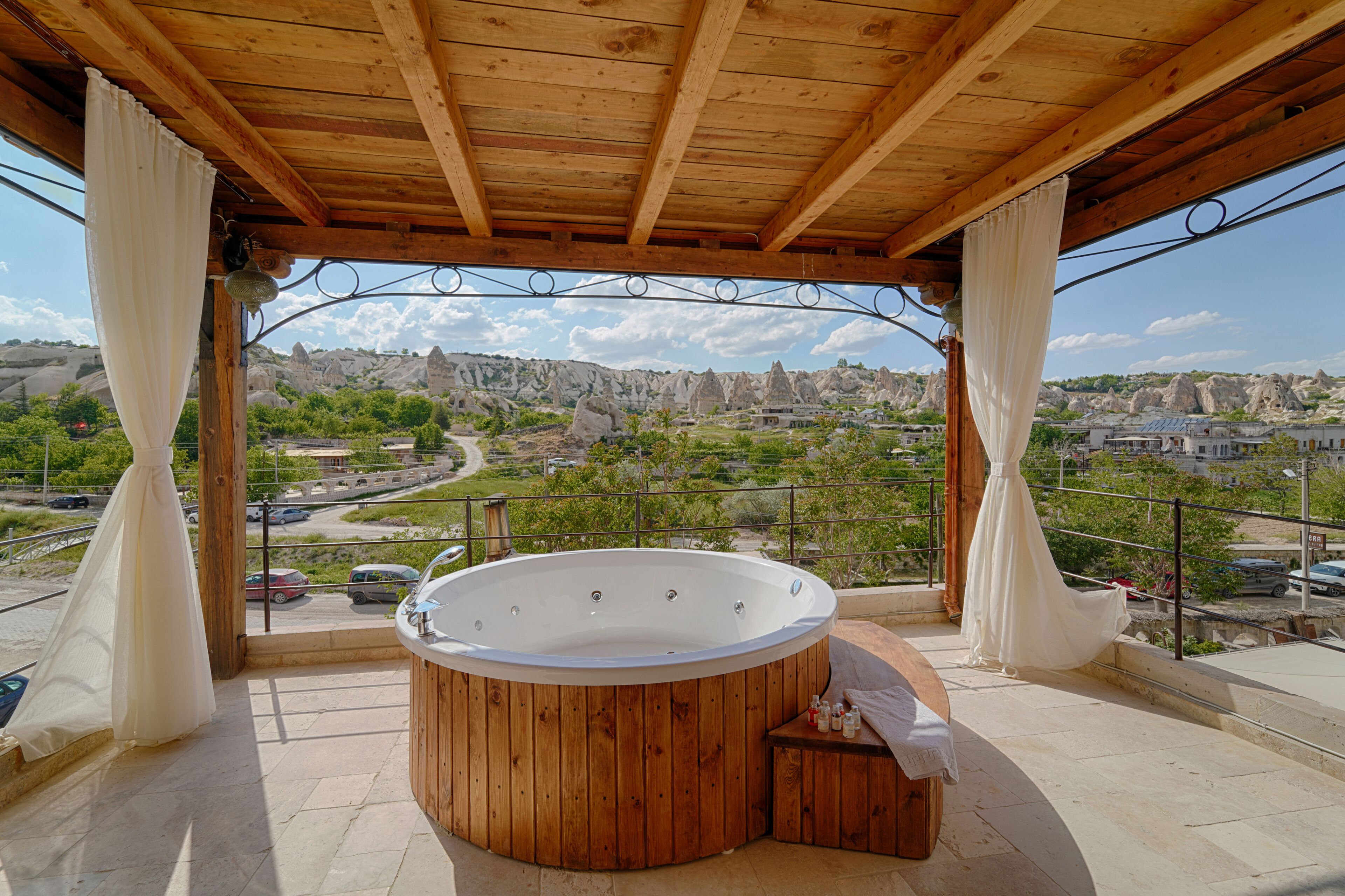 king cave suite room | jetted bathtub