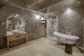 Family Suite, Non Smoking, Valley View | Bathroom | Free toiletries, hair dryer, slippers, towels - Hera Cave Suites (Nevsehir)