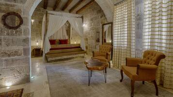 Cave Suite Room | Ropa de cama de alta calidad y minibar