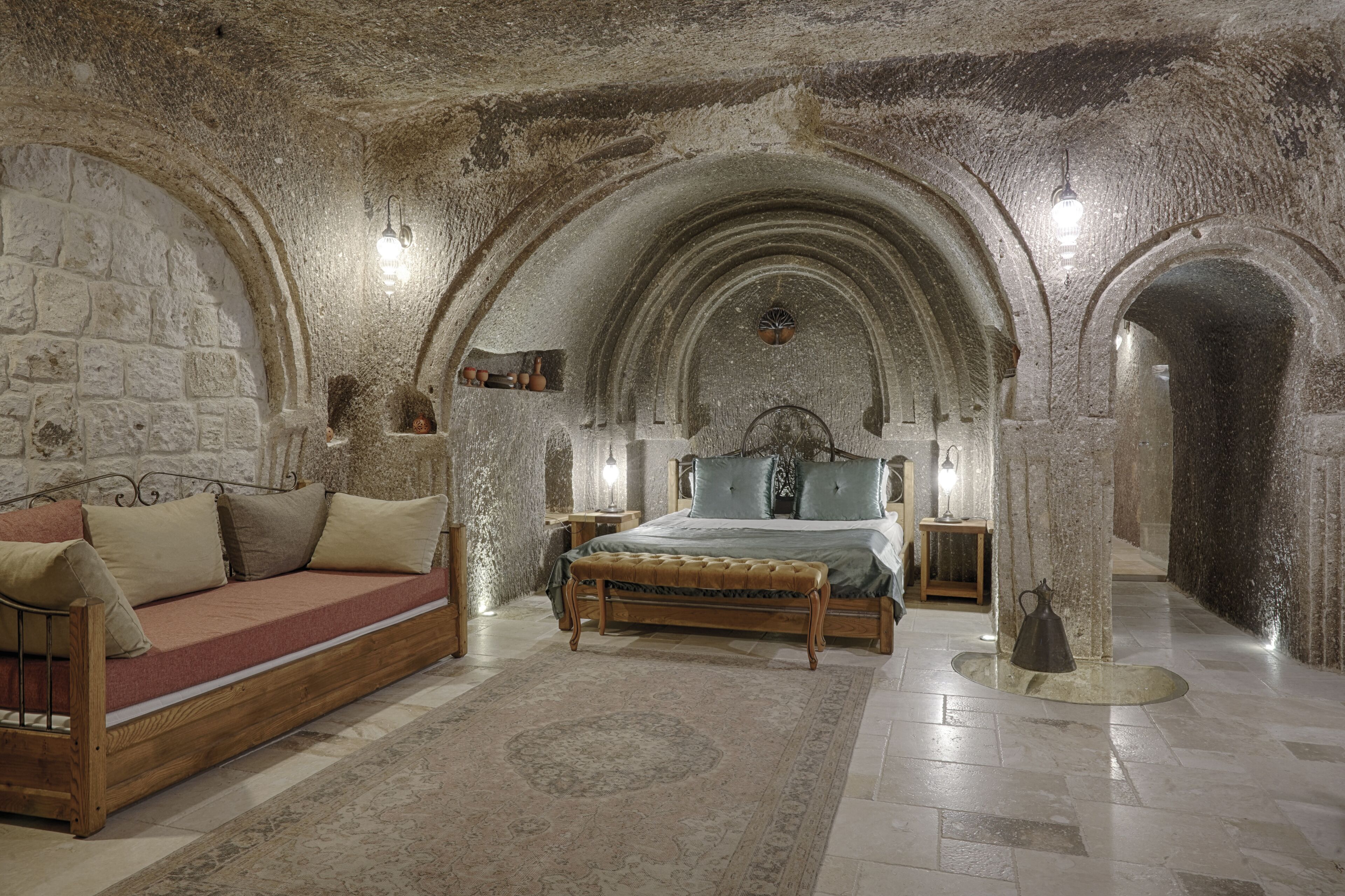 honeymoon cave suite room | living area | flat-screen tv