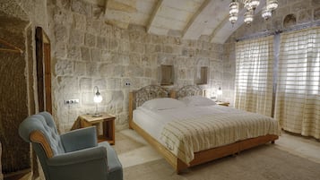 Standard Double or Twin Room, Non Smoking | Premium bedding, minibar, in-room safe, individually decorated