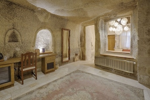 Family Suite, Non Smoking, Valley View | Premium bedding, minibar, in-room safe, individually decorated