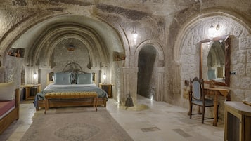 Honeymoon Cave Suite Room