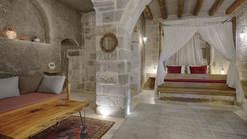 Cave Suite Room | Premium bedding, minibar, in-room safe, individually decorated
