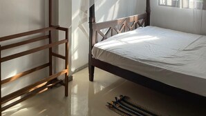 A room with a bed under a canopy, a wooden ladder, and a window with natural light. - New Magnet Villa (Hikkaduwa)