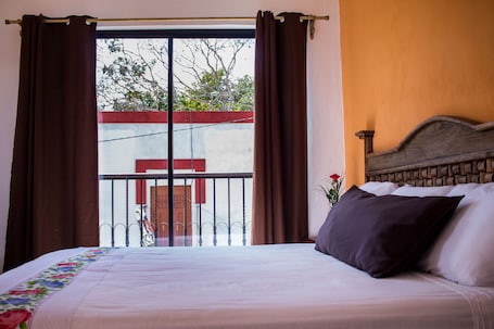 Room, 1 King Bed | Iron/ironing board, free cribs/infant beds, free WiFi, bed sheets