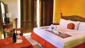 Room, 1 King Bed | Iron/ironing board, free cribs/infant beds, free WiFi, bed sheets