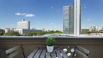 Premium-Apartment, 2 Schlafzimmer, Küche, Strandnähe (New Arbat Ave, 31/12) | Hochwertige Bettwaren, Bügeleisen/Bügelbrett, kostenloses WLAN