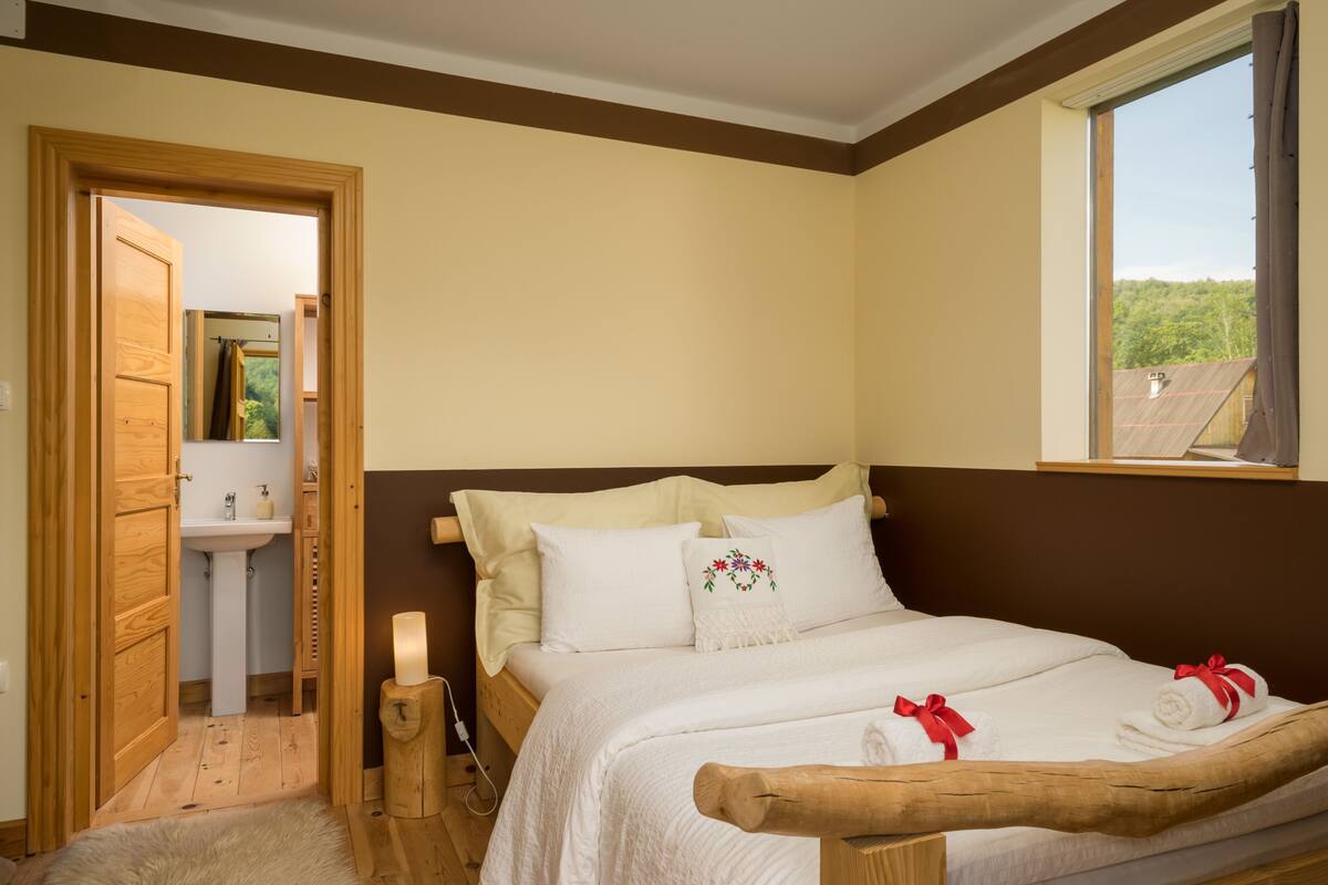 Luxury Double Room, 1 King Bed, Non Smoking, Pool Access (Sweet Grass)