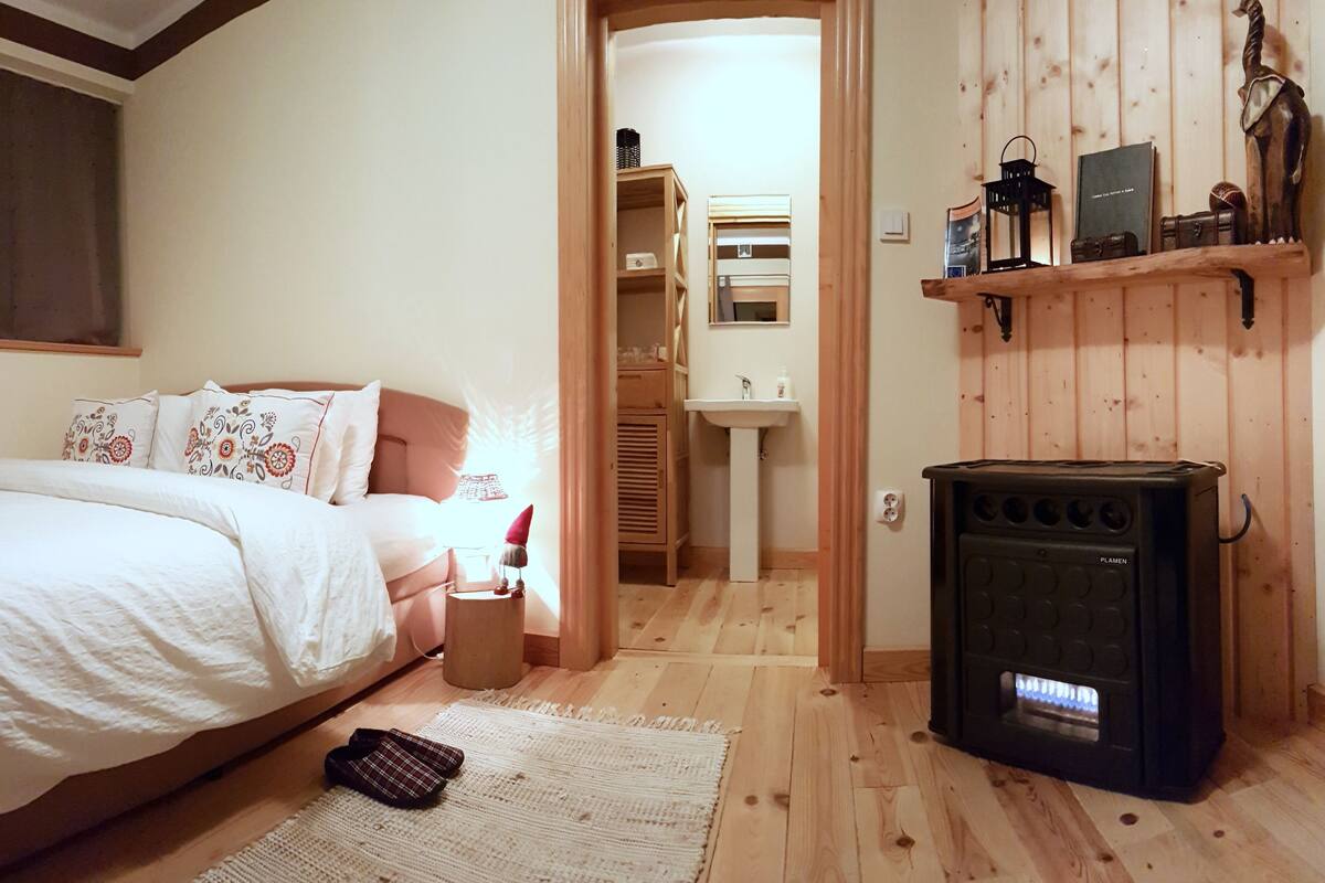 Luxury Double Room, Pool Access, Mountain View (Bear Cave)