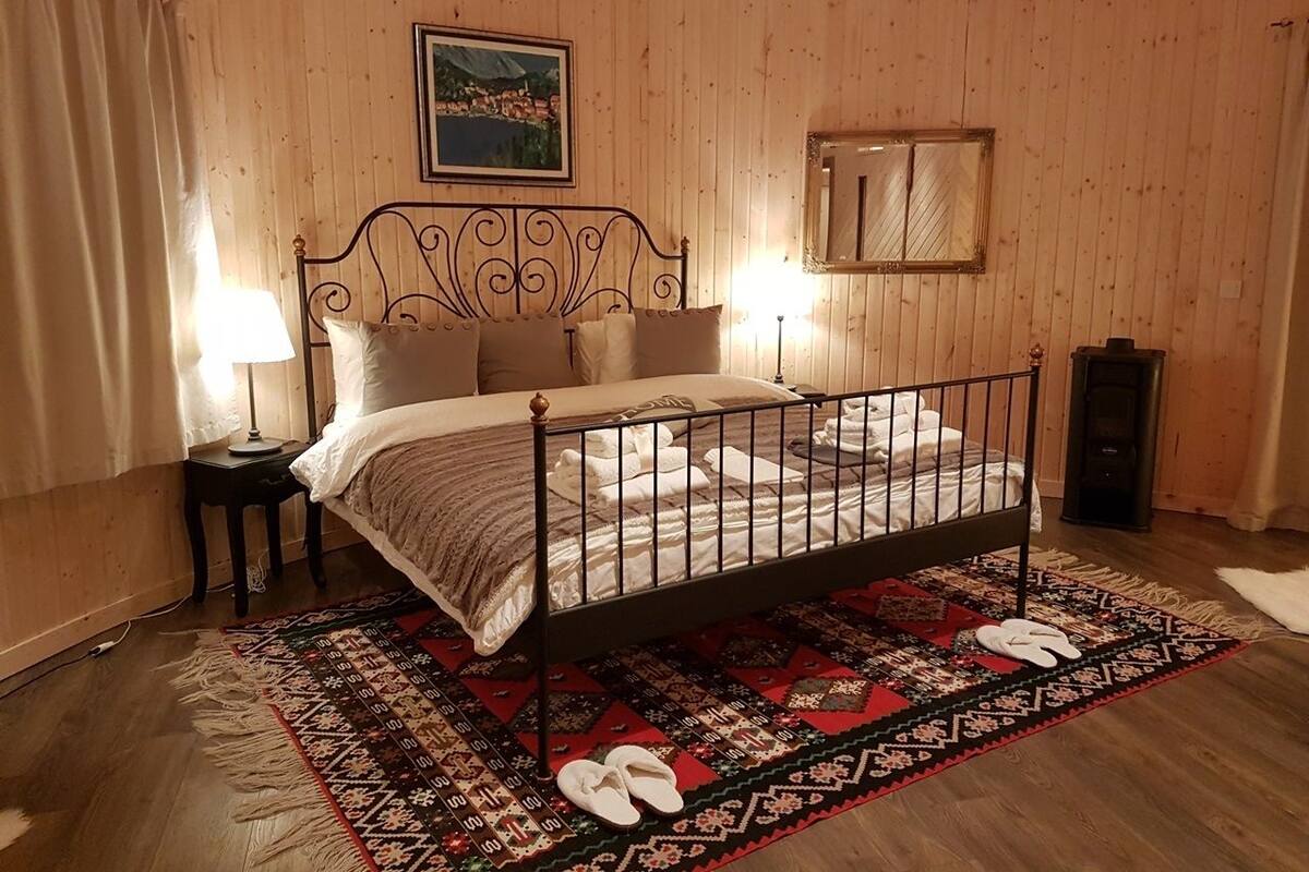 Luxury Suite, 1 King Bed, Private Bathroom, Mountain View (Casita Stella)