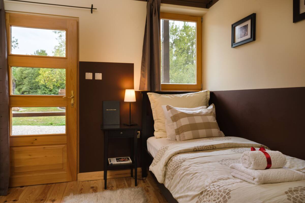 Luxury Suite, 1 Single Bed, Private Bathroom, Mountain View (Wrangler)