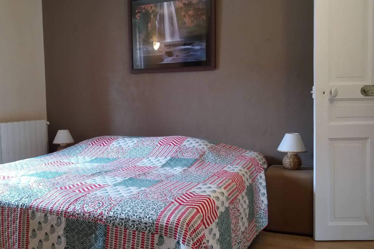 Apartamento familiar, 1 habitación, balcón, vistas a la montaña (Larche) | Wifi gratis, decoración individual, mobiliario individual y ropa de cama