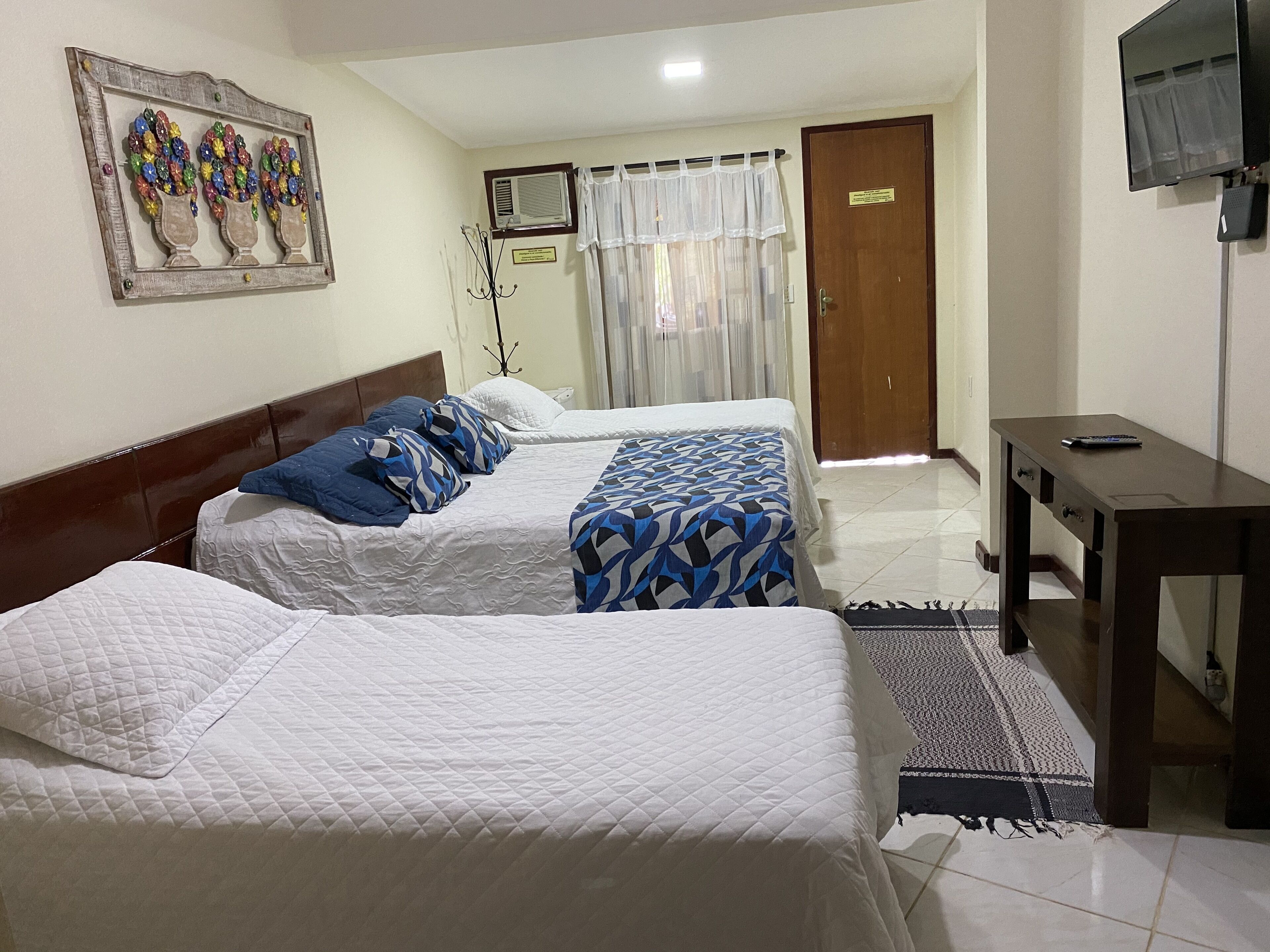 Family Room | Minibar, free WiFi, bed sheets