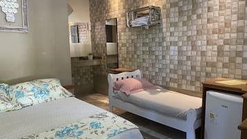 Standard Suite, 1 Katil Kelamin (Double) | 1 bilik tidur, bar mini, Wi-fi percuma, cadar katil