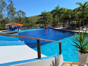6 outdoor pools, pool umbrellas, sun loungers - Chiminelli Hotel Fazenda e Eventos (Cachoeiras de Macacu)