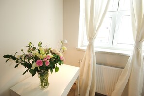 Comfort Double Room, 1 Queen Bed, Private Bathroom | Desk, free WiFi, bed sheets