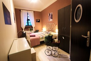 Habitación Confort doble, 1 cama de matrimonio, baño privado | Escritorio, wifi gratis, ropa de cama