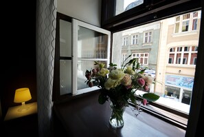 Desk, free WiFi, bed sheets - Rosemary's B&B (Poznan)